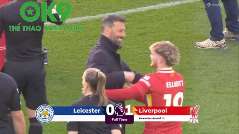 Phản ứng gây tranh cãi của Van Nistelrooy khi Leicester xuống hạng – Ảnh: The Sun Phản ứng gây tranh cãi của Van Nistelrooy khi Leicester xuống hạng – Ảnh: The Sun