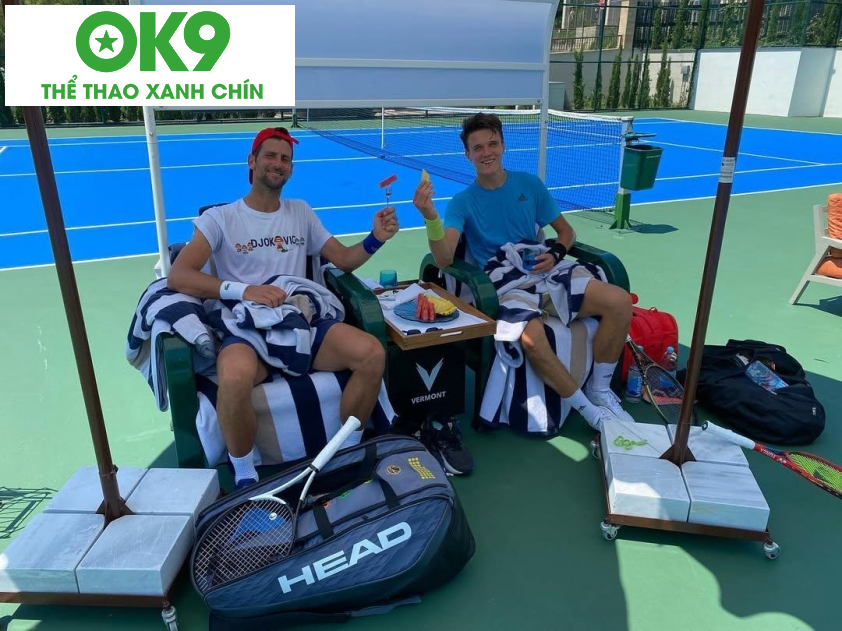 Jakub Mensik trên sân đấu Jakub Mensik trên sân đấu