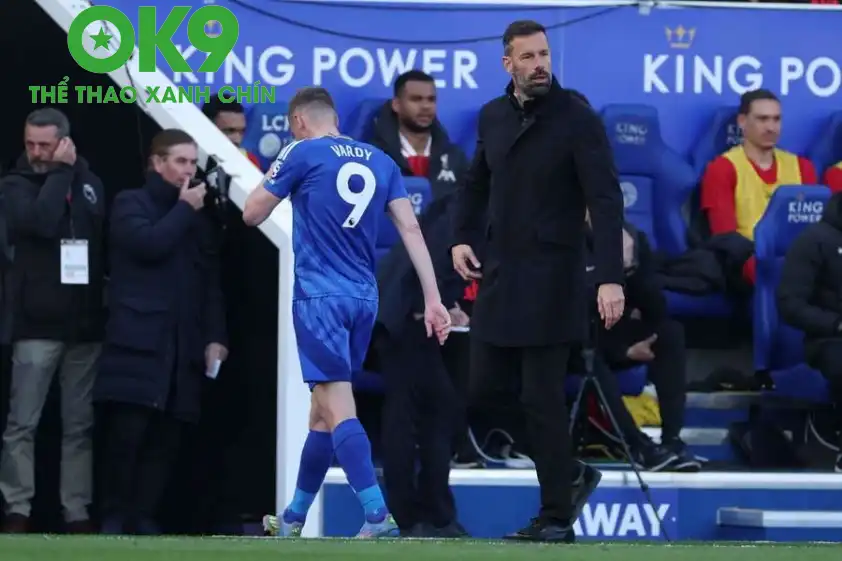 Leicester có thể sa thải Van Nistelrooy? – Ảnh: Twitter Leicester có thể sa thải Van Nistelrooy? – Ảnh: Twitter