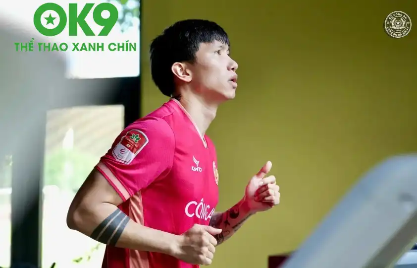 Văn Hậu nỗ lực trở lại thi đấu (Ảnh: CAHN) Văn Hậu nỗ lực trở lại thi đấu (Ảnh: CAHN)